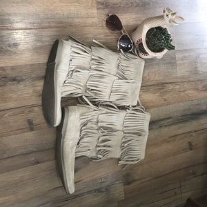 Minetonka three tear boots